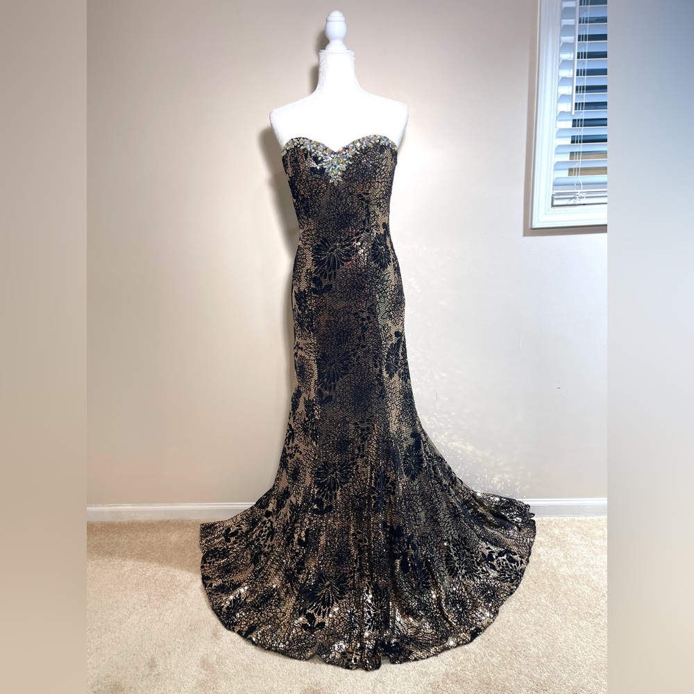 NWT Prom Victoria’s Sequins Rhinestones Black/Gold Gown Dress Women’s Size 6